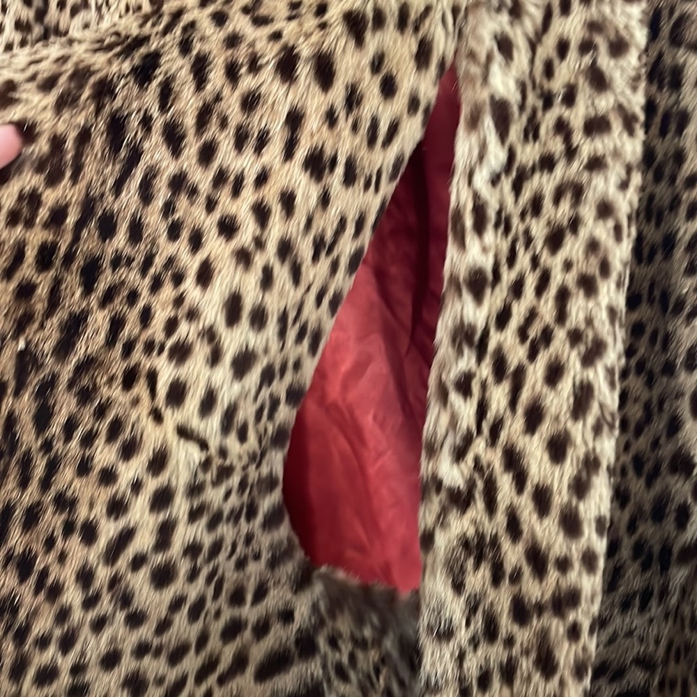 Vintage Fur Leopard-like Cropped Cape w/ Red Interior - Picture 6 of 6